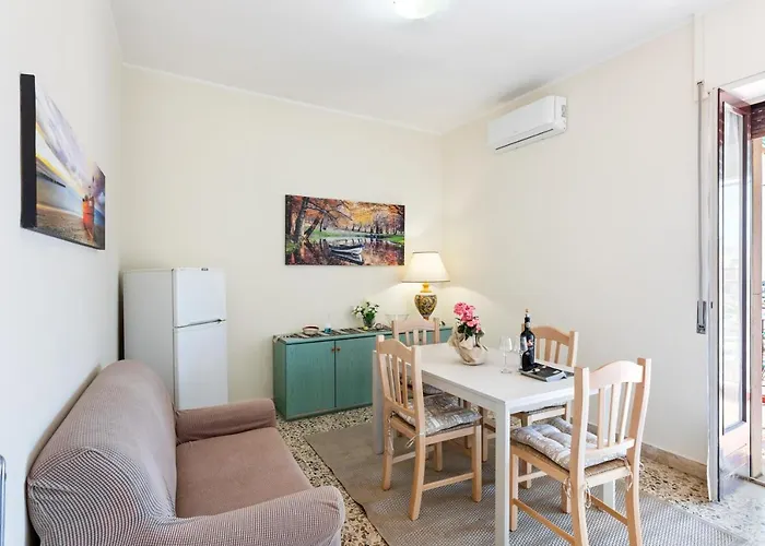 Lägenhet Guesthost - La Finestra Dei Ciclopi Seaview Flat *